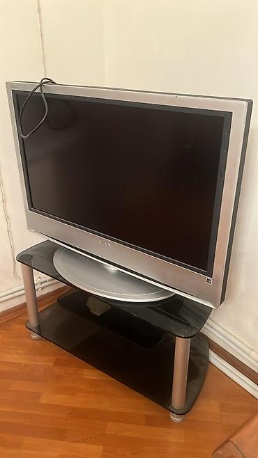 Sony Bravia televizor + şüşə TV stendi - Ekran diaqonalı təxminən 32"