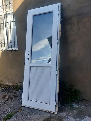 plasik qapi: 1 ci pencere eni 77 uzunu 177. 2 ci pencere eni 87.5 uzunu — 4