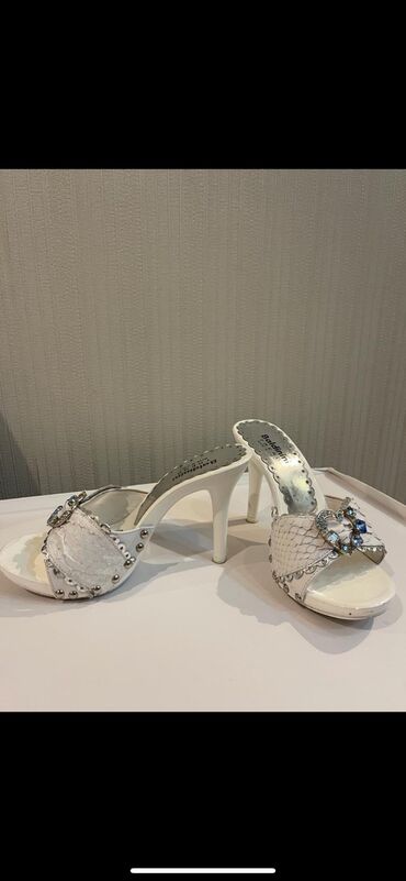 Basanoşka və səndəllər: Balenciaga, Ölçü: 35, rəng - Ağ, İşlənmiş — 4