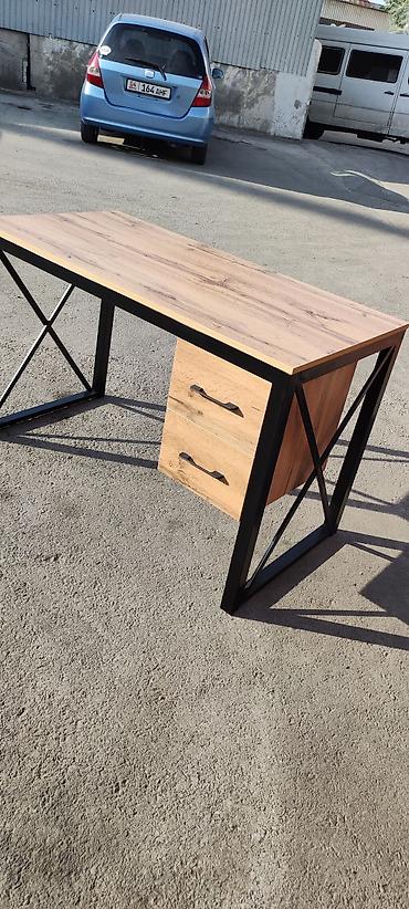 Офисные столы: Офисный стол с тумбой — 15