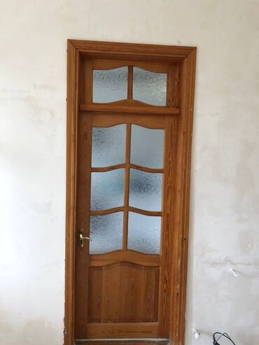 Входные двери: Faramuqalı qapılar 4 ədəd sdəcə şukulkalanıb laklanmalıdı 1nin şüşəsi