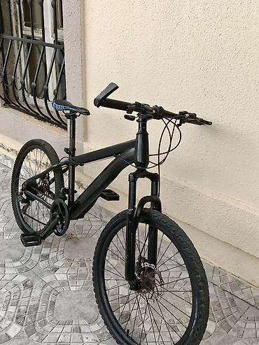 velosipedler 28: Şəhər və yüngül off-road üçün universal dağ velosipedi - Rəng: mat — 8