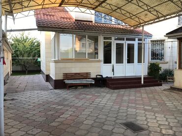 Долгосрочная аренда домов: 300 м², 6 комнат — 6