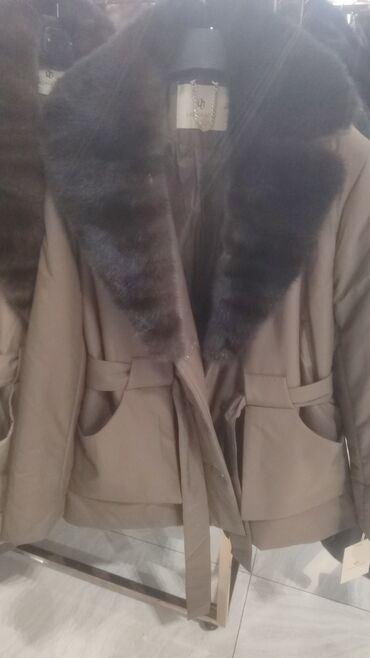 Пуховики и зимние куртки: Пуховик, Короткая модель, Ультралегкий, С поясом, С мехом, Все размеры — 16