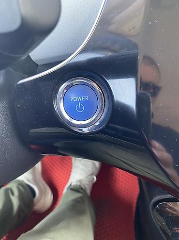 Toyota: Toyota Prius: 2019 г., Гибрид, Хэтчбэк — 9