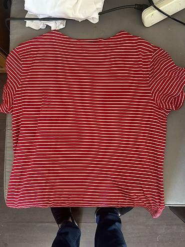 Kişi geyimləri: Qırmızı-ağ zolaqlı köynək (T-shirt) - Rəng və naxış: parlaq qırmızı — 1