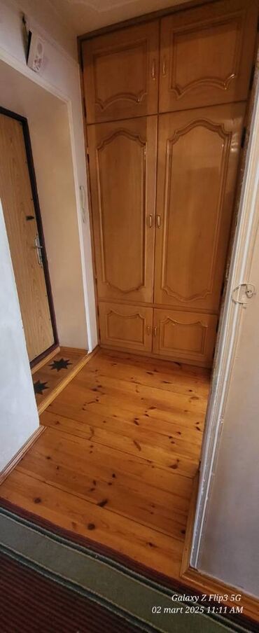 Uzunmüddətli kirayə mənzillər: Elmlər metrosuna yaxın,53 nömrəli məktəbin yanında,9 mərtəbənin,4-cü — 5