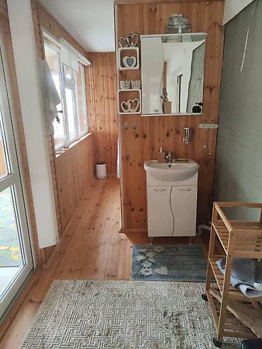 Продажа коттеджей и домов: Продается двухэтажный дом, участок 5 соток, с бассеином. Направление — 6