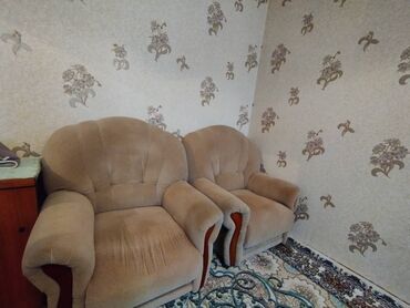 диван 2 кресла: Диван-кровать, цвет - Коричневый, Б/у