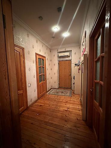 Mənzillər: Bakı, Bakıxanov qəs., 3 otaqlı, Köhnə tikili, m. Neftçilər, 70 kv. m — 7