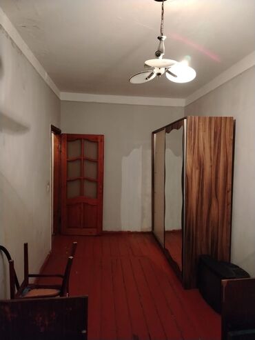 Uzunmüddətli kirayə mənzillər: Memar ecemi metrosuna yaxin 5/5 mertebesi de 2 otaqli ev 400 — 2