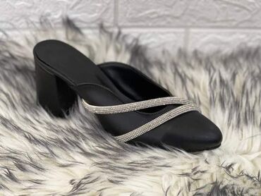 Papuče: 2200din
.
36-40 — 2