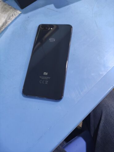 c4 b0phone x: Xiaomi Mi 8 Lite, 64 GB