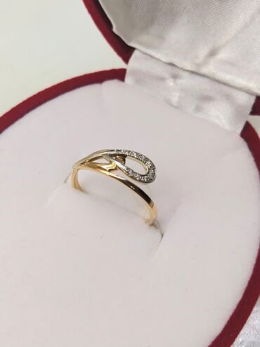 золотое кольцо цена: Новое кольцо из жёлтого золота, со вставкой из белого золота. размер