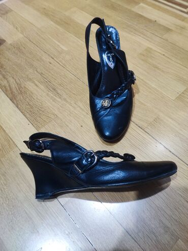 Basanoşka və səndəllər: Ölçü: 39, rəng - Qara, İşlənmiş — 2