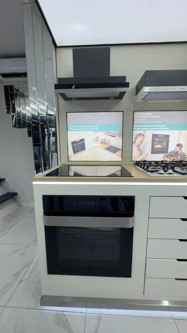 Стеллажи: Продам стенды и оборудование для магазина. Для телевизоров