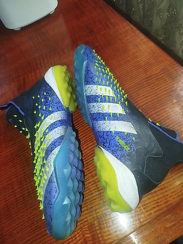 корт: Футбольные сороконожки Adidas Predator freak (без шнурков) Размер — 3