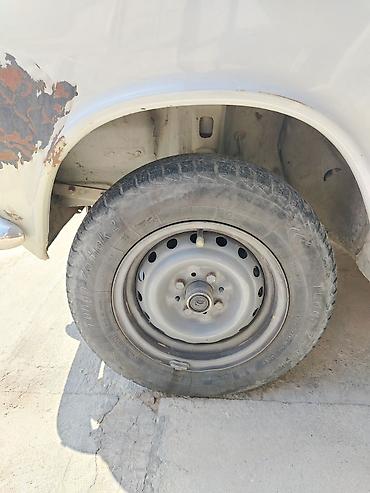 zapi masin: VAZ 2101 “Jiquli” sedan - Korpus: 4 qapılı sedan, ağ/boz rəngli — 5