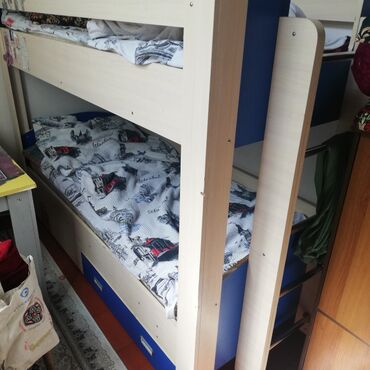 Детские кровати: Двухяруснуя кровать 2м на 80см с двумя матрасами