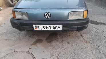 ош транспорт: Volkswagen Passat: 1989 г., 1.6 л, Механика, Бензин, Седан