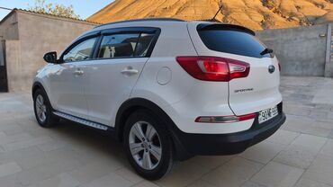 Kia: Kia Sportage: 2.4 l | 2011 il Sedan — 8