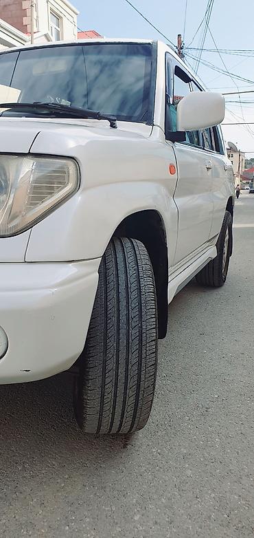 pajero tekeri: Mitsubishi Pajero iO 4WD – ağ rəngli, kompakt off-road SUV Maşına — 8