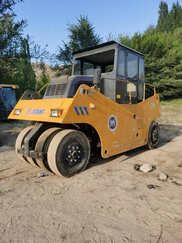 автомойка оборудование: Дорожный каток XCMG, предназначенный для уплотнения дорожных покрытий