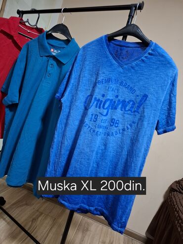 Duksevi: - Dukserica sa kapuljačom, veličina XL. Siva boja. - Muški — 16