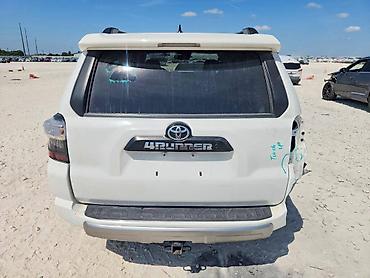 space runner: Toyota 4Runner: 2021 г., 4 л, Автомат, Бензин — 6