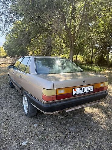Audi 100: 1987 г., 2.2 л, Механика, Бензин, Седан