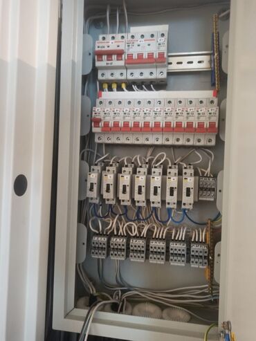 Электрики: Электрик | Монтаж выключателей, Перенос электроприборов, Установка распределительных коробок Больше 6 лет опыта — 7