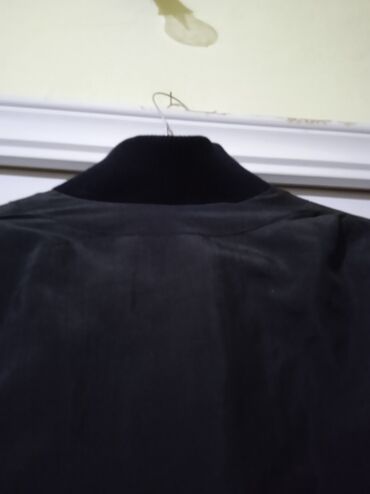 Bomberi: Crna bomber jakna Jordache - Klasičan bomber kroj sa malo širim — 11