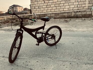 Dağ velosipedləri: Dağ velosipedi, müxtəlif ərazilərdə rahat sürmə imkanı təmin edən qara — 10