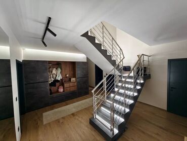 Kuće na prodaju: 525 kv. m, 7 sobe — 4