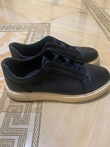 reebok krasovka: Qara rəngli kişi krossovkası - Dizayn: Minimalist, bağcıqlı üst — 2