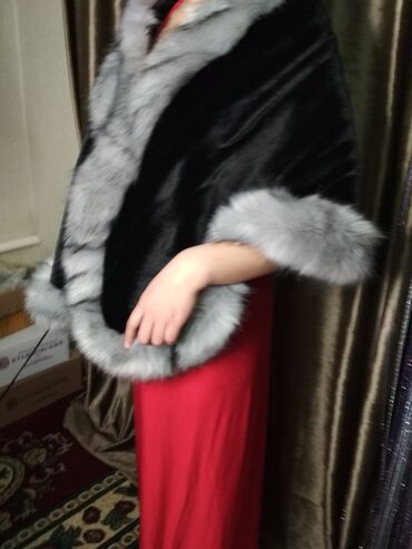 Утепленные жилеты: Накидки из искусственного меха — 9