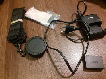 fotoaparat çantası: Canon EOS 1100D ideal vəziyyətdəişlənmiş fotoaparat batareya