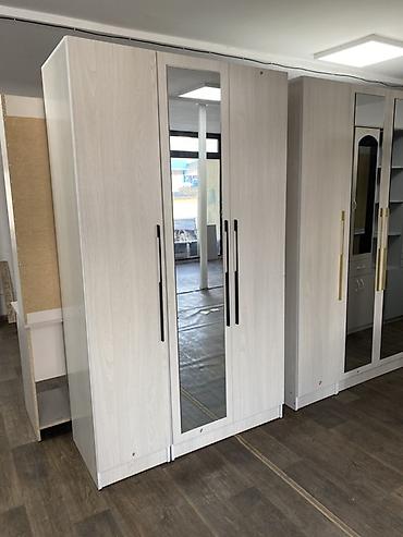 Шкаф распашной с зеркалом, 3‑дверный, светлый дуб/ясень - Фасады: две