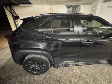 Toyota: Toyota Yaris: 1.5 l. | 2023 έ. SUV/4x4 — 7