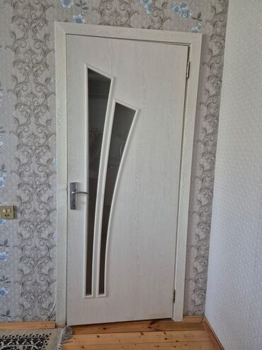 Ev üçün digər mallar: 5 eded qapi. 1ededi 80 AZN. az istifade olunub. isteyen gelib baxa