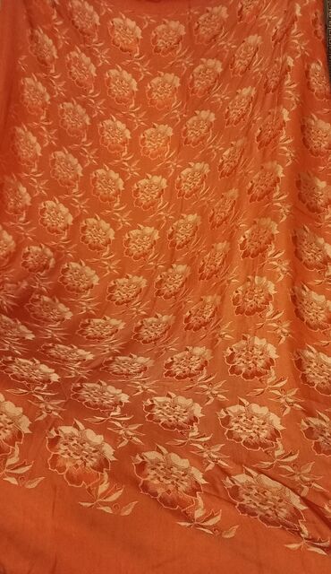 dam örtü: Yataq ortuyu sovetin tek tek olan kravata