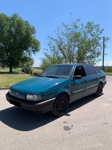 авто volkswagen: Volkswagen Passat: 1991 г., 1.8 л, Механика, Бензин, Седан