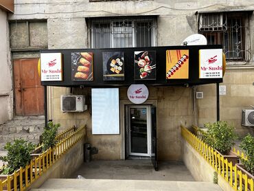 аренда плейстейшен 4: Hazir sushi abyekti unvan xaqlarda laçın yaninda yerleşir insanların