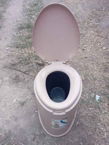 Биотуалеты для дома: Портативный туалет бежевого цвета, выполненный в цилиндрической форме — 2