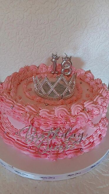 Konditorski proizvodi, slatkiši: Torta sa temom kuvarske jakne, idealna za proslave rođendana ili druge — 7