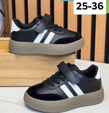 Patike: Veličina - 34, Vodootporne — 11