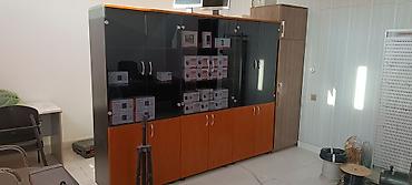 Ofis üçün böyük vitrinli şkaf - Material: ağac əsaslı lövhə