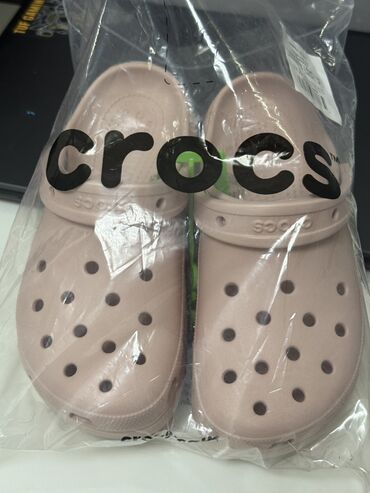Другая женская обувь: Crocs - новые 
Размер : 35/36