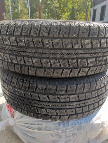 донголоктор авто: Шиналар 215 / 65 / R 17, Кыш, Колдонулган, Комплект, Жеңил унаалар, Жапония