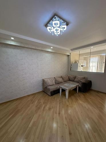 şamaxinka: 🏡 Salam, Mənzil Şamaxinkada Alibaba restoranından aşağı düşəndə Sağda — 2
